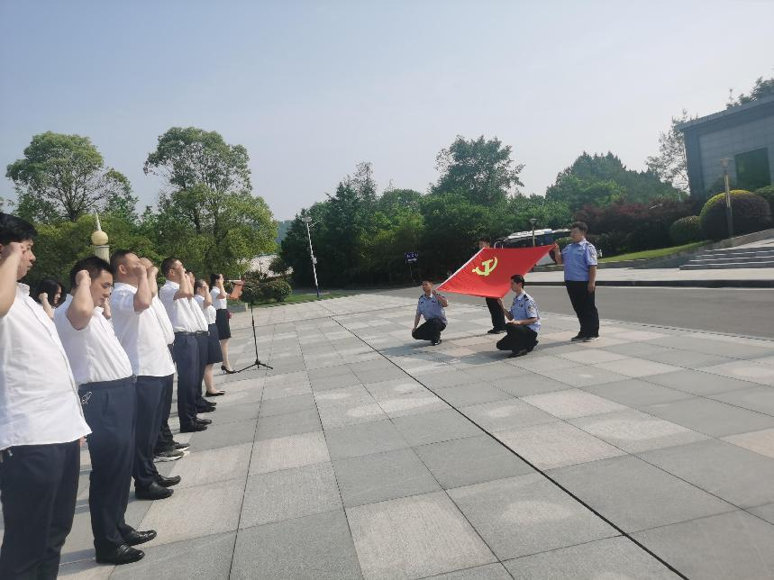 走進(jìn)廉政教育基地，以案為鑒警鐘長(zhǎng)鳴
